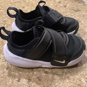 Nike Kids’ Flex Advance Shoes 7C